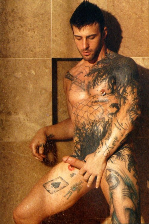 bbincumming2:  big77boi:  str8 inked fucker. shit! he could fuckin’ rape me. WOOF!  http://bbincumming2.tumblr.com/tagged/tattoo
