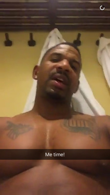 temptoy:  @celebrityeggplant Stevie J body 