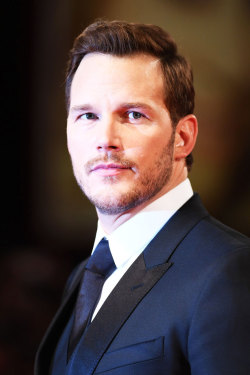 chrisprattdelicious:    Chris Pratt attends the premiere of “The Magnificent Seven’ during the 73rd Venice Film Festival at Sala Grande on September 10, 2016 in Venice, Italy.   