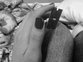 hell0-depressive:  Lâmina, você por aqui? Já estava com saudades…. 