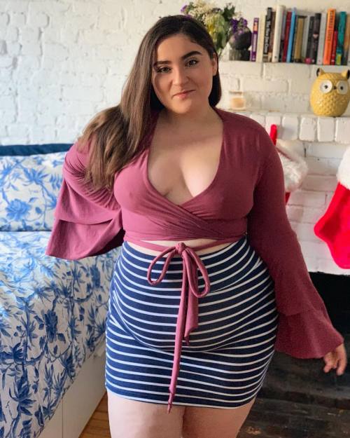 Danielle www.instagram.com/curvedandcontoured/