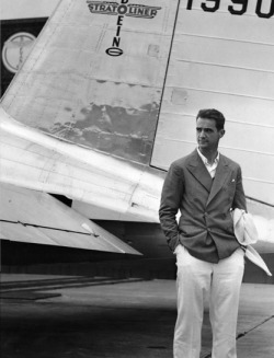 50ftwoman:  wilfredlewis:  Travelling in style, Mr Howard Hughes.  &lt;3