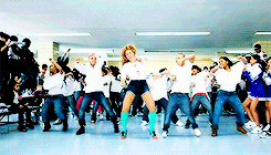 knowledgeequalsblackpower:  serfborts: Beyoncé + popular dance moves/crazes: 1.