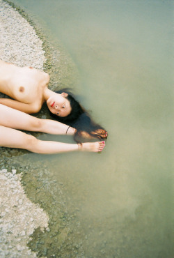 hifas: Unitled Ren Hang