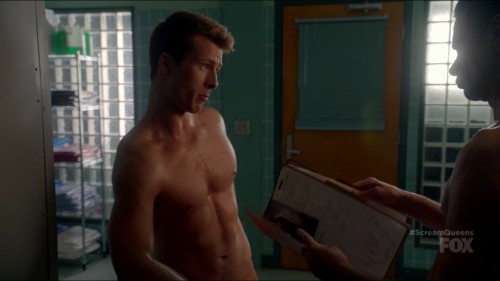 famousdudes: John Stamos and Glen Powell naked on ‘Scream Queens’ (again).