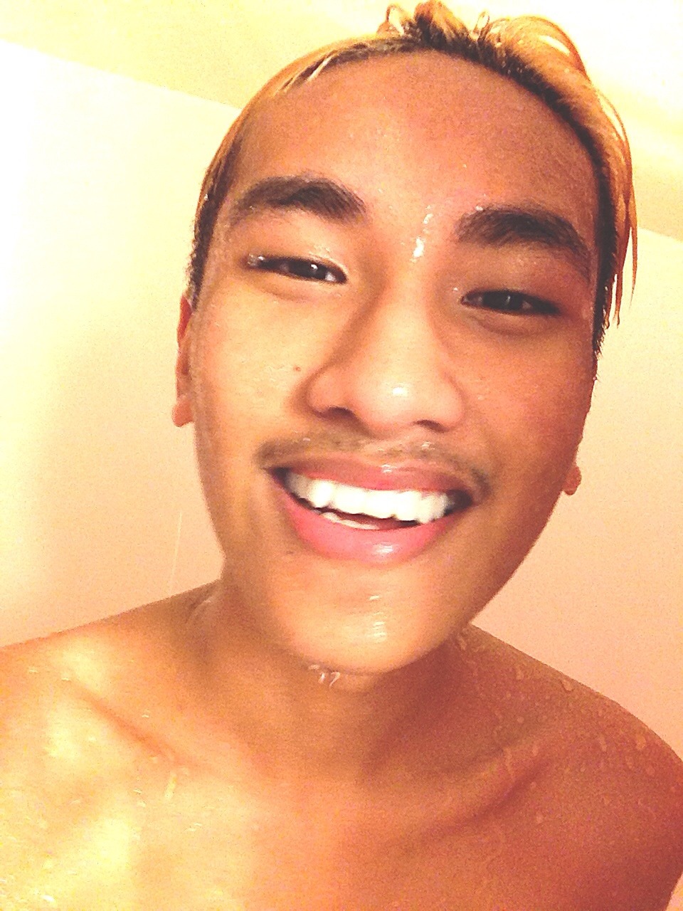 maliboojim:  More of my favorite… goldencontroller.tumbler.com He’s so hot! 