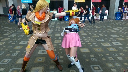 saihyo-of-the-frost:  Nyang cat fight! The neon was such a sweetheart and super cool with all the po