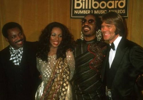 twixnmix:George Benson, Donna Summer, Stevie Wonder, and Glen Campbell at the Billboard Number 1 Awa