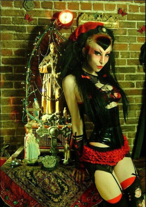 gothic-culture:  Razor Candi~ porn pictures