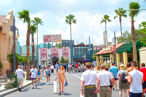 publicnudies: theme park fun