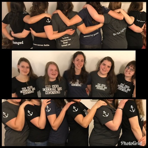 Unsere T-Shirts haben eine besondere Geschichte…
Wir sind beste Freunde und unsere Herzensanliegen ist es unseren Mitmenschen immer wieder eine Freude zu bereiten!
Regelmässig machen wir Einsätze wo wir Leute beschenken, besuchen oder Stunden mit...