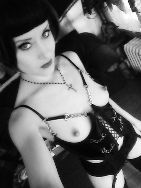 ballerinabondagefairies:  TRUE FACT: Ballerina bondage fairies love to trace their