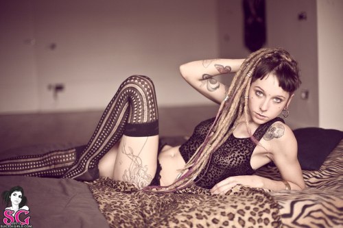 sglovexxx:  Devushka Suicide in La Caida adult photos