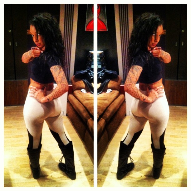 azzstupidphat:  Ellie Sweetz