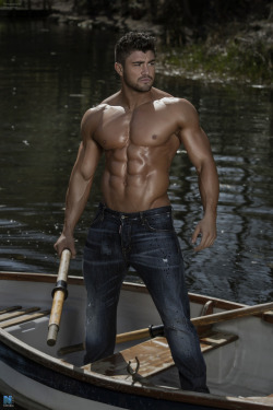 billyraysorensen:  Muscles and jeans …Rogan O'Connor