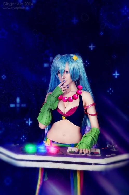 league-of-legends-sexy-girls:  Sona Cosplay