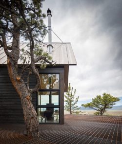 utwo:  Cabin in Colorado© david lauer