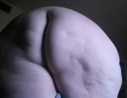 Sex wickedlywenchy:  Extreme ass closeup…..sorry pictures