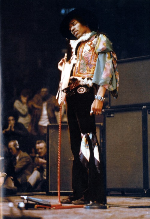 electripipedream:  Jimi Hendrix at the Royal