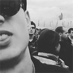 uhmbug:  Alexa Chung, Rhys Webb and Joe Spurgeon watching Tame Impala at Glastonbury