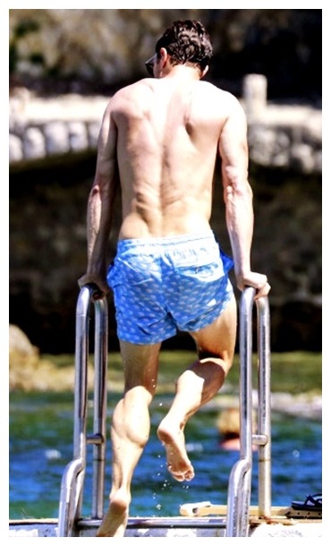 male-and-others-drugs:  Jamie Dornan pelado