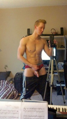 brodays:  Hot Self Pic Studs! Hundreds Of Dudes Added Daily! http://brodays.tumblr.com/