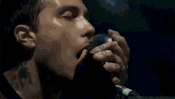 the-frank-way:  If Frank Iero with a mic