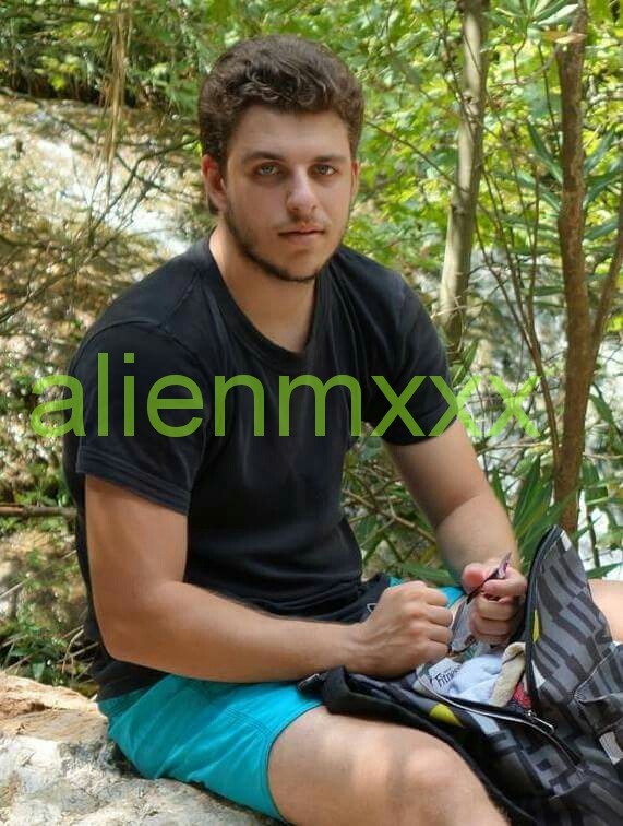 alienmxxx:  alienmxxx: Giannis👽25👽grecia👽Hetero  RECIEN ENGAÑADO! O COMO