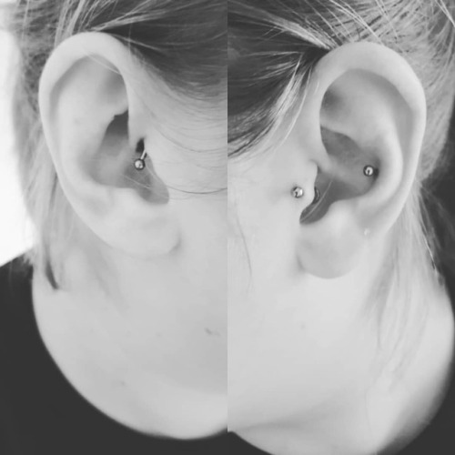 Why get one piercing when you can get three?? #conch #tragus #daithpiercing (at Davinia’s Body Pie