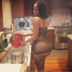 thecakemagazine:  Ladies hashtag #thecakemagazine