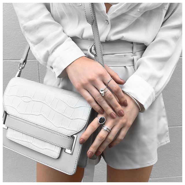 Via**    fromluxewithlove***  