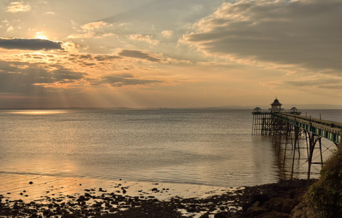 Setting Sun over Clevedon (E!) (by @kennyc)