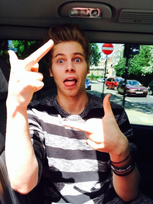 calumsexual:  fuckscalum:  @Luke5SOS: The best time to wear a stripped sweater.... is aaaall the time  so pretentiousits a fucking jumper 