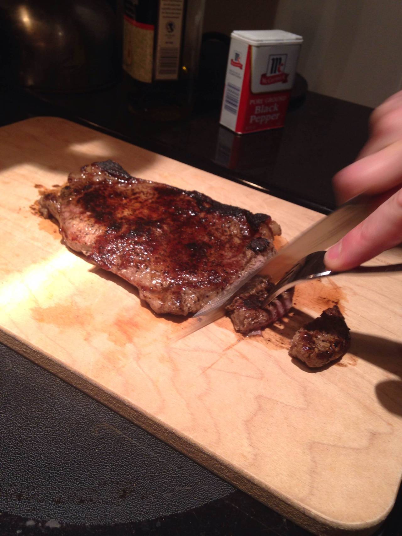 hellobreadbreakers:  The struggle is real when it comes to cooking steak on the stove