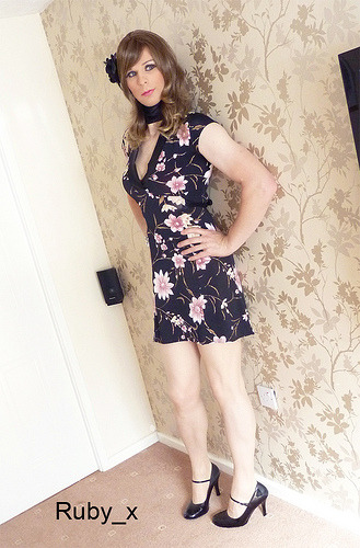 gemmgqsprettysissies:  Sissy Ruby knows she looks good. Daddy’s going to get one