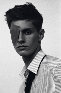 homme–models:
“Sam Rosewell by Fabien Kruszelnicki - HERO Magazine, Winter/Spring 2014
”