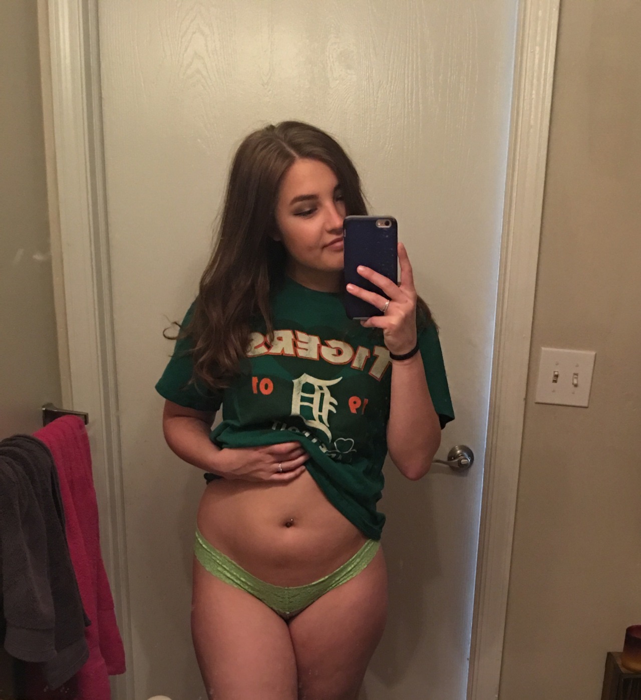 not&ndash;your&ndash;slut:  Happy St. Paddy’s day😏🍀🍻