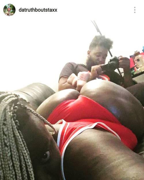 queensizedonk:  Now look at these two you know they got something plotting. Stay tune and Follow 👇@datruthboutstaxx for more update to see what she got going on in this picture and by looking 👉@megginsonlife he’s enjoying this. ➖➖➖➖➖➖➖➖➖➖➖➖➖