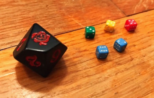 battlecrazed-axe-mage:I got the tiniest d6s! They are so smol