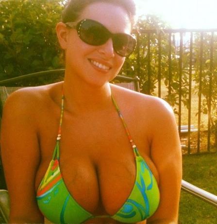 bikiniboob:  Neighborhood Girls 