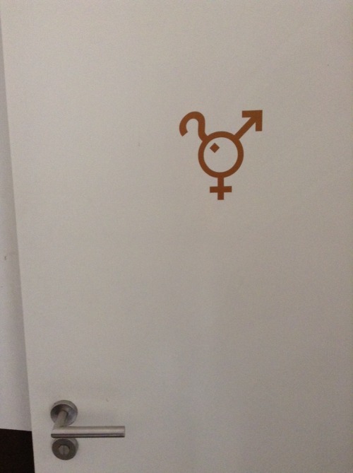 bizairre:  Berlin coffee shop doing it right