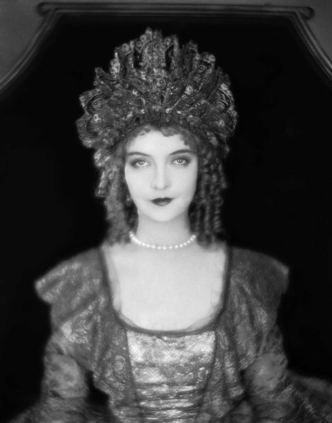  Lillian Gish in Annie Laurie  (John S. Robertson, 1927) 