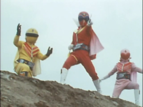 kamenyaiba:Himitsu Sentai Gorenger!The very first appearance of the very first Sentai!© 秘密戦隊ゴレンジャー E