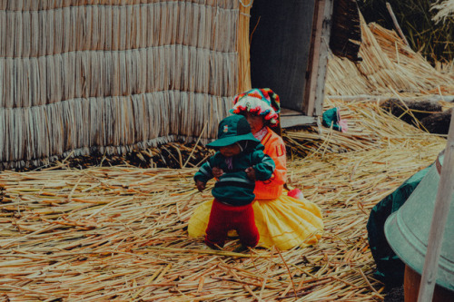 los uros, islas flotantes del lago titicaca, peru, 2015. Elizabeth Thiel