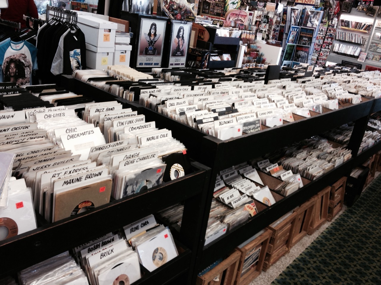 Digging for 45&rsquo;s REALNESS @  Rock'n'Roll Heaven, Orlando Florida.