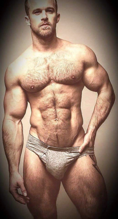 thumper339: Dis sensationally gorgeous, hot, handsome, massively gunned MF’er has so much trouser worm in his da tented crotch o’ dem shorts, my dick is leakin’ copious amounts o’ pre-CUM like a honey dispenser! CUM BI, it’s BRO TIME! 