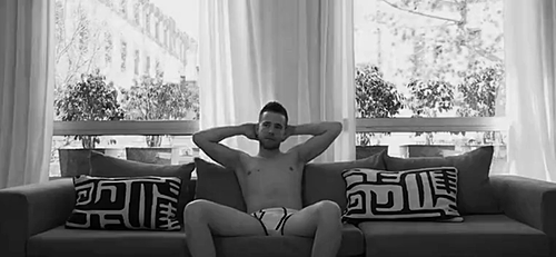 bigdicks4tinytwats:  a couple snaps of the fingers and dinner is served