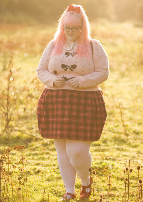 cupcakesloveme:  Some kind of harmony is on the rise (by Georgina Doull)   Cute
