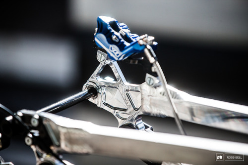 strange-measure:  zunellbikes: Prototype Nicolai 29er もうツールパスもデザインされているとしか思えない。
