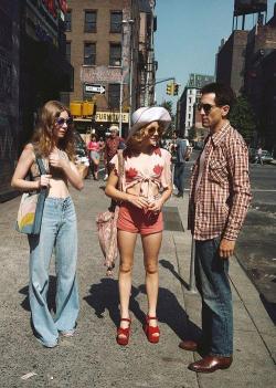 cordieshouse:Billie Perkins - Jodie Foster - and Robert De Niro on the set of Taxi Driver - 1975 I’m a nutter xx